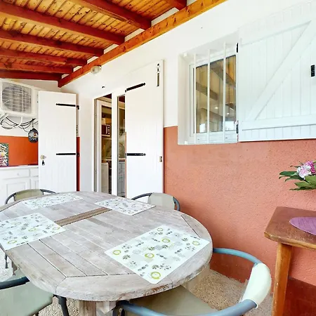 1 Bedroom Cozy In Prázdninový dům *